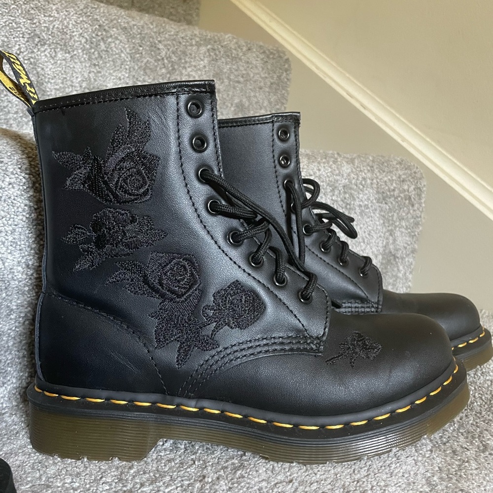 Doc martens rose embroidered boots size 7 barely worn